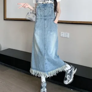 salopette robe bleu en jean pompon