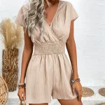 salopette combinaison short beige rosé